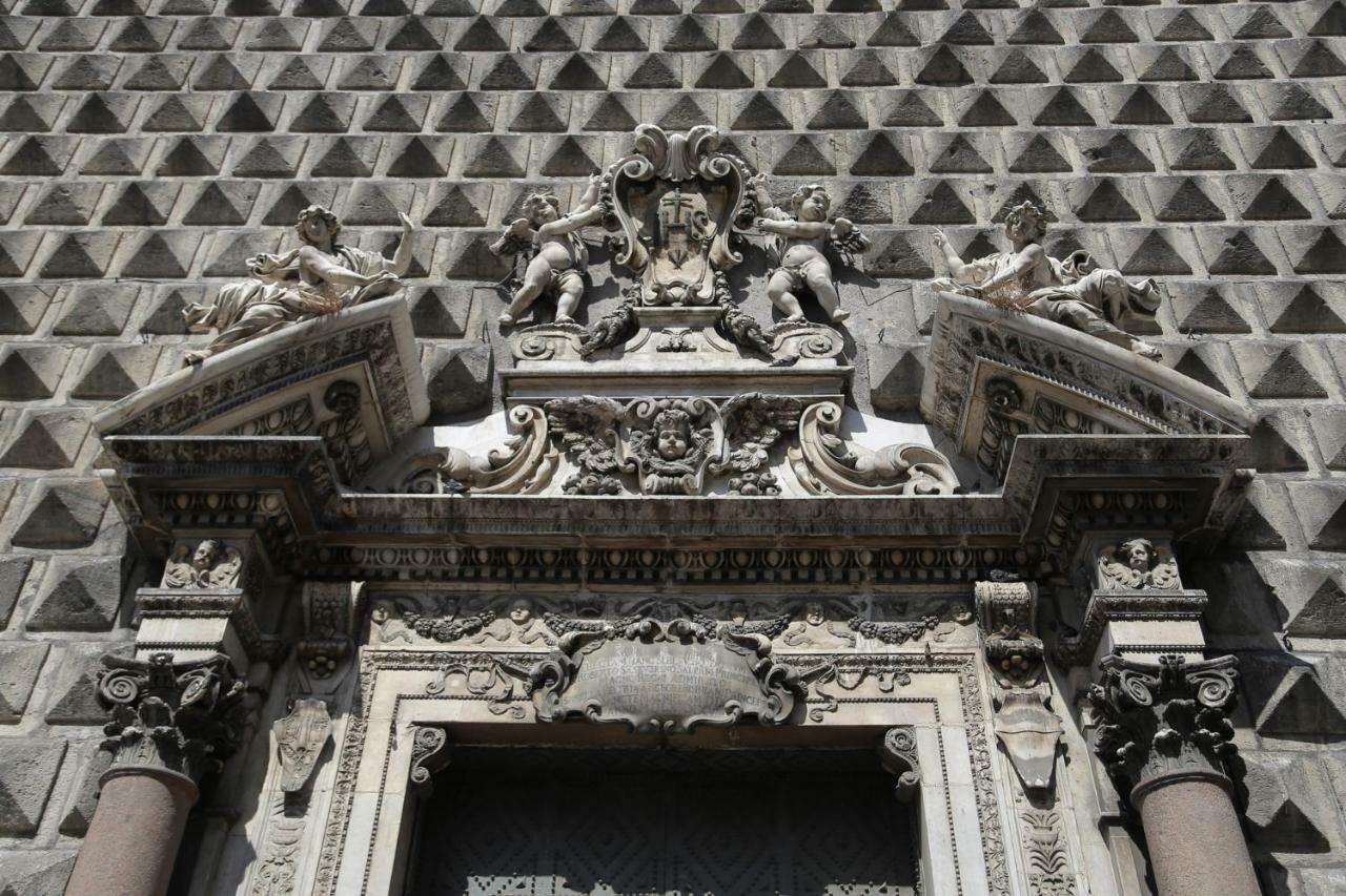 Апартаменты Palazzo Carafa Della Spina Неаполь Экстерьер фото