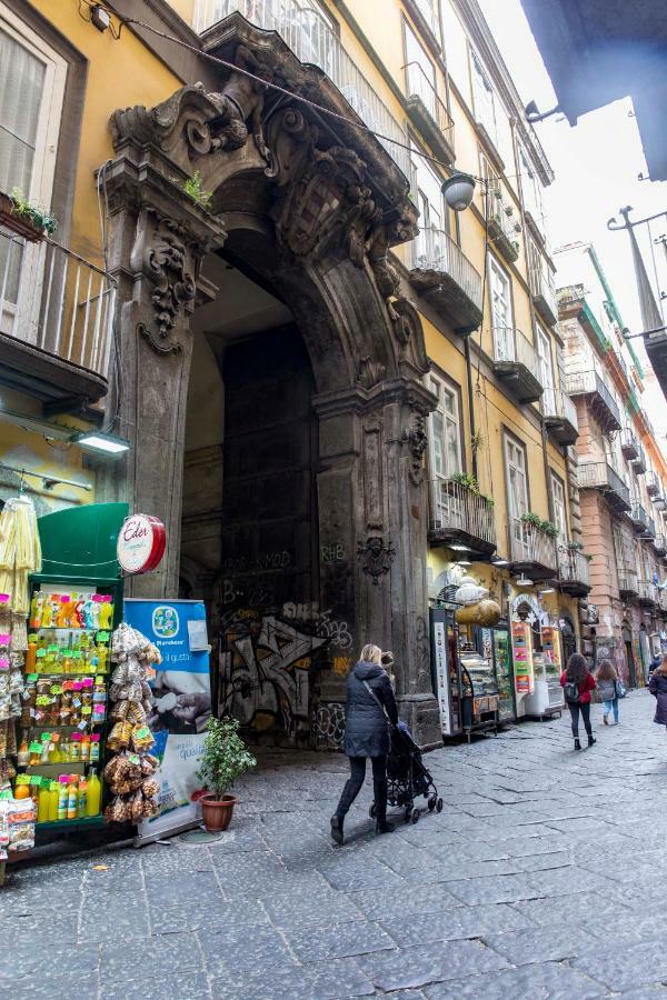 Апартаменты Palazzo Carafa Della Spina Неаполь Экстерьер фото
